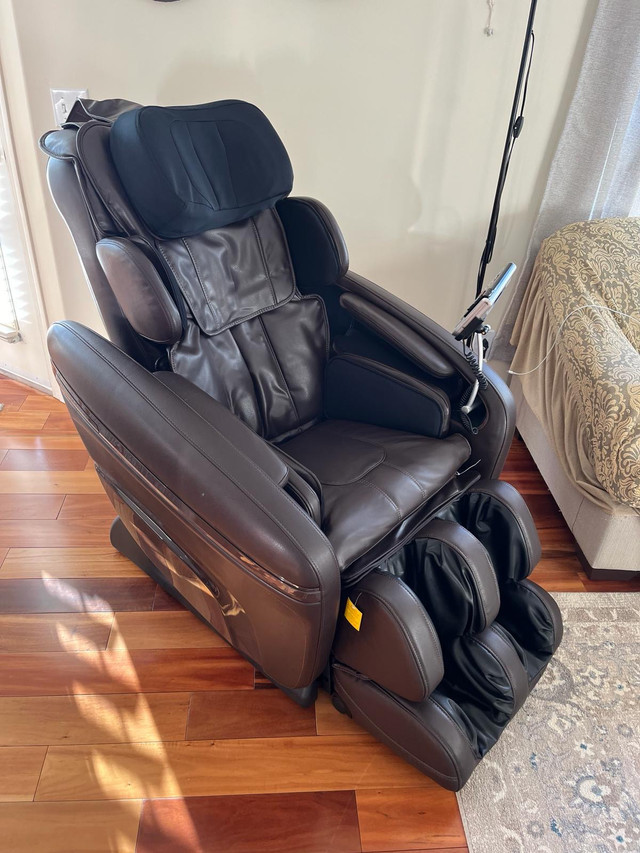 Leather Massage Chair in Chairs & Recliners in Calgary - Image 2