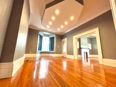 Large 1589Sq.ft 3 Bedroom Main Floor Unit Plus Basement