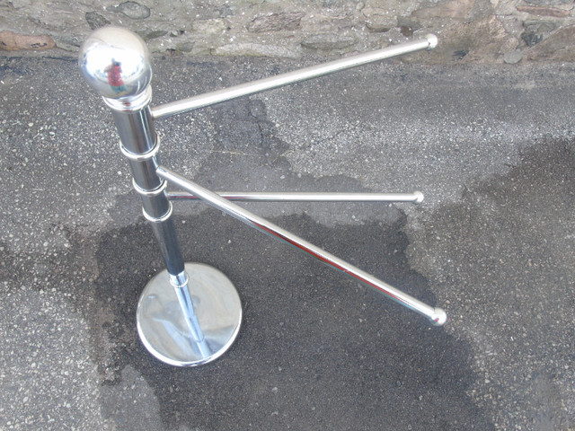 free standing stainless still towel stand and tissue holder in Bathwares in Cambridge - Image 4