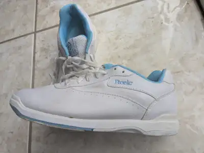 Etonic, bowling shoes, lady size US7.5M White/light blue colour, View more