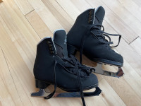 Boy figure skates size 2 1/2