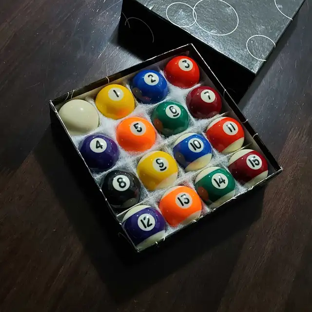 Small Pool Ball Set 1.5" in Toys & Games in Kingston - Image 5