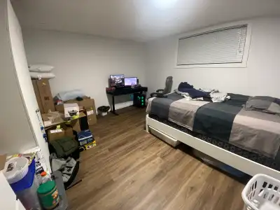 Lease Takeover DISCOUNT 176 Capilano Cresent NW Bright and spacious room available in a great Brentw...