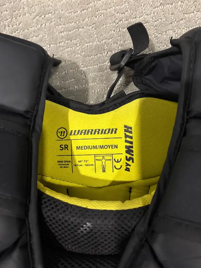 SR Warrior goalie chest protector in Hockey in London - Image 3