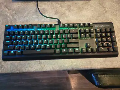 Bonjour, je vend mon clavier mécanique de gaming peu utilisé ( seulement quelque mois ), il a passé...