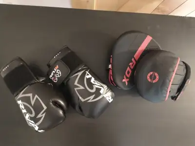 Paires de gants et mits de boxe, View more