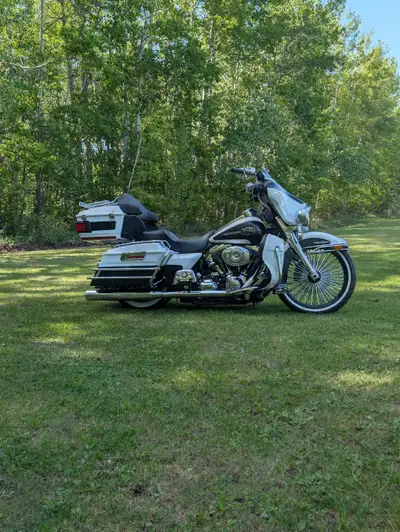 have a 2008 ultra classic comes with Vance and Hines exhaust, bars, tune, 21 inch fat spoke rims wit...