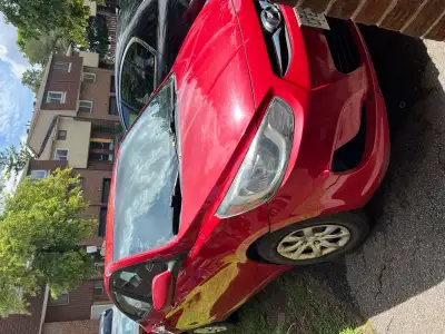 Reliable and fuel-efficient compact car in good working condition. • Odometer: 259,853 km • New batt...
