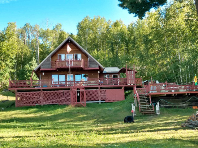 LAKESIDE CABIN FOR SALE in Houses for Sale in Thunder Bay