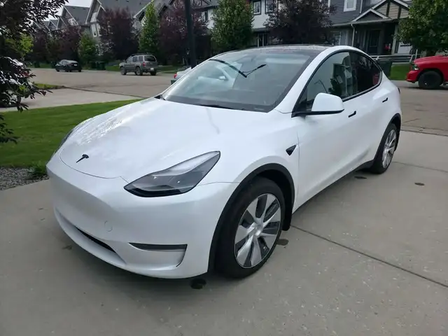 2024 Tesla model Y Long range Dual motor AWD Hardware 4 -Private