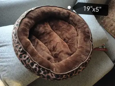 Snuggle up your furry friend with this cozy, round pet bed, sized at 19" x 5", perfect for a small d...