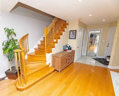 4 Br. spacious detached house in Scarborough (Aug 1)