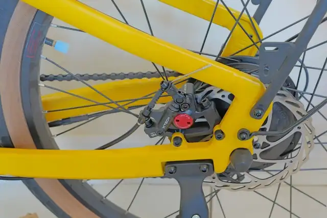 Velotric Discover 1 E-Bike (Mango) (Like NEW) w/2nd NEW Battery in eBike in Markham / York Region - Image 7