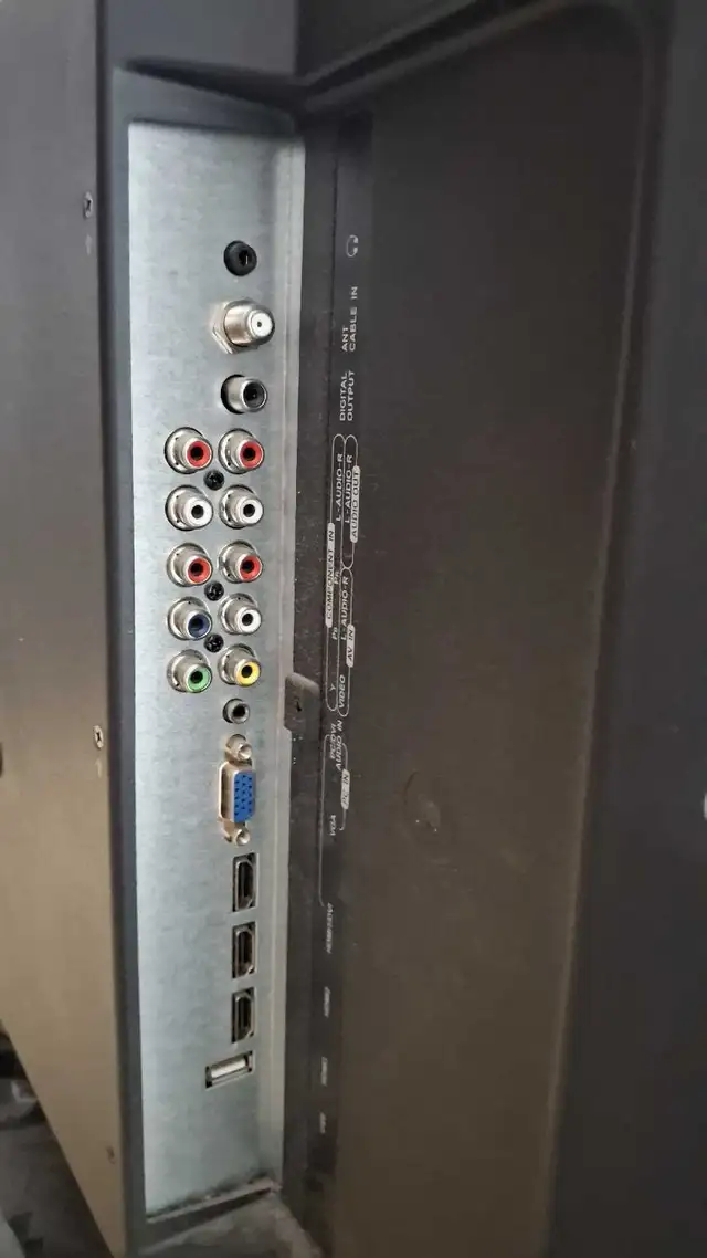 Dynex 32" TV in Other in City of Montréal - Image 3