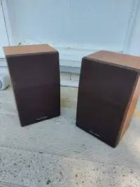 Realistic bookshelf speakers 
