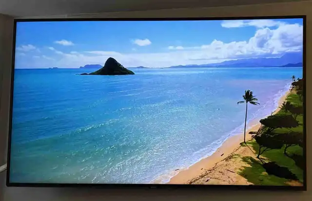 Samsung 55” QLED 4K Smart TV (Q60R Series) in TVs in City of Toronto - Image 2