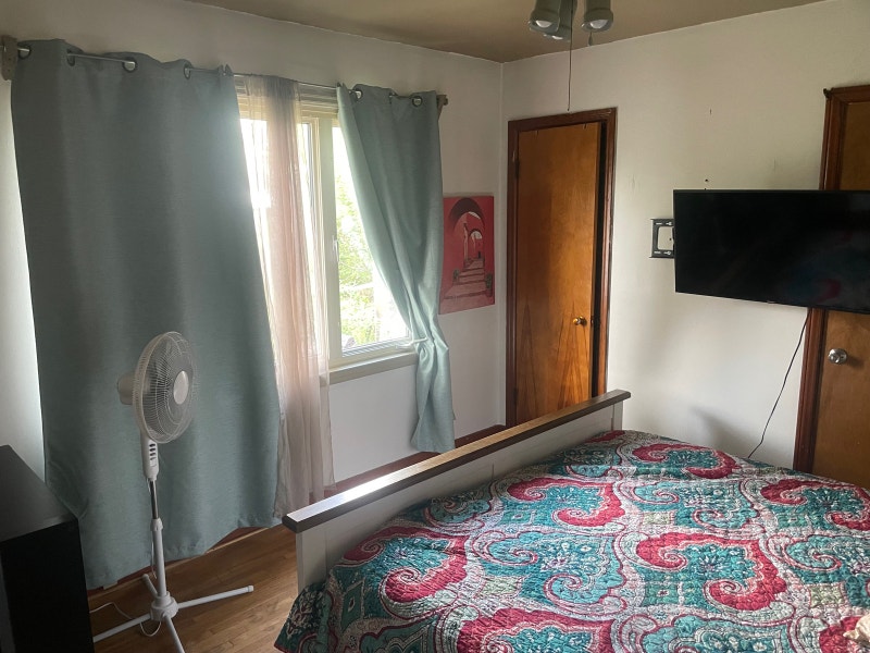 Beautiful bedroom in South Windsor Long Term Rentals Windsor Region