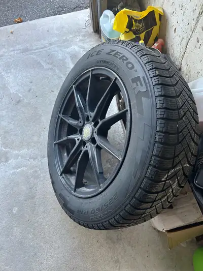 4 x Pirelli Ice Zero Tires 255/60 R18 on black rims see attached pictures Purchase from T1 Motorspor...