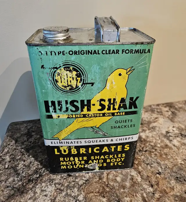 Vintage Whiz hush-shak oil can in Arts & Collectibles in Kelowna - Image 2