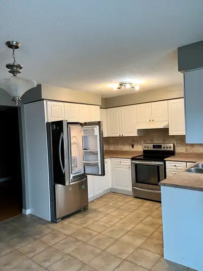 Private Master bedroom for rent in Guelph - Female