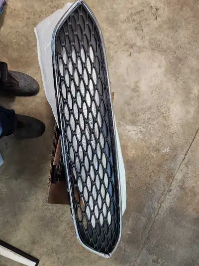 BRAND NEW, NEVER INSTALLED Grill for a Ford Focus Fits 2016 - 2019