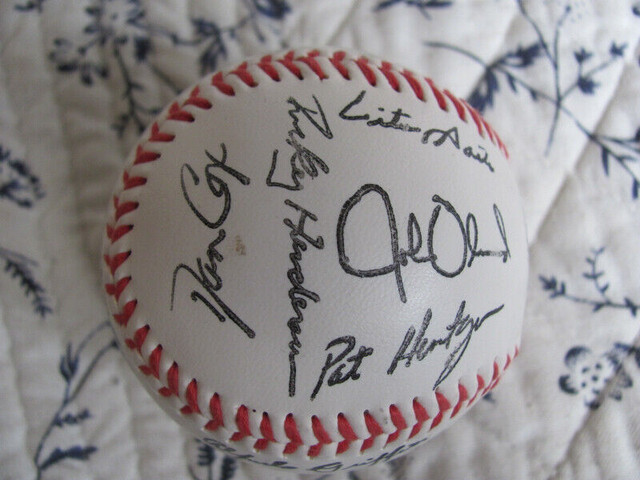 1990's Blue Jays Autograph Baseball in Arts & Collectibles in Edmonton - Image 3
