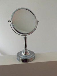 Table top vanity mirror