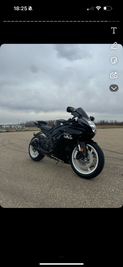 Runs great mint condition! LED lights OEM fairings! Never been crashed! M4 ehaust with midpipe T-Rex...