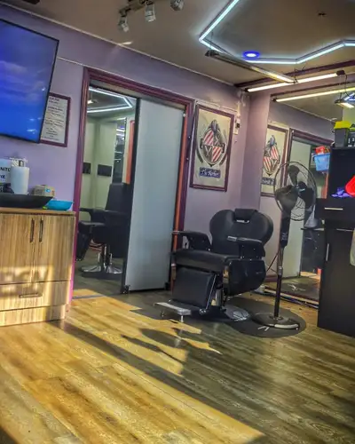 4 CHAIRS FOR RENT — Fresh Kut Barber Salon | Brampton Freshly revamped salon — 4 chairs now availabl...
