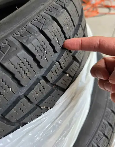2 winter 235 50 19 tires with very good tread, used for 2 winters, no rims for only $125. east londo...