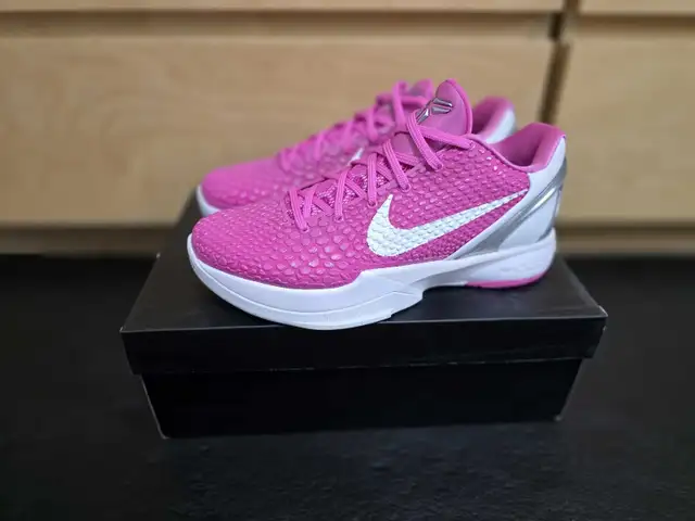 Kobe 6 Kay Yow size 8 in Men's Shoes in Mississauga / Peel Region - Image 2