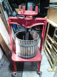 VINTAGE WINE PRESS