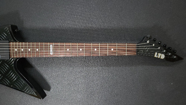 ESP LTD EX-400 Black Diamond Plate 2005 dans Guitares  à Ville de Montréal - Image 3