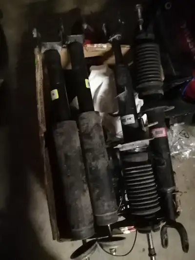 Nissan 350z suspension off a 2003 2 fronts struts, 2 rear shocks no springs used condition, in relat...
