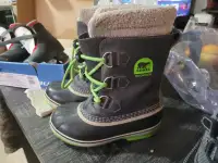 Gently used youth sorel winter boots