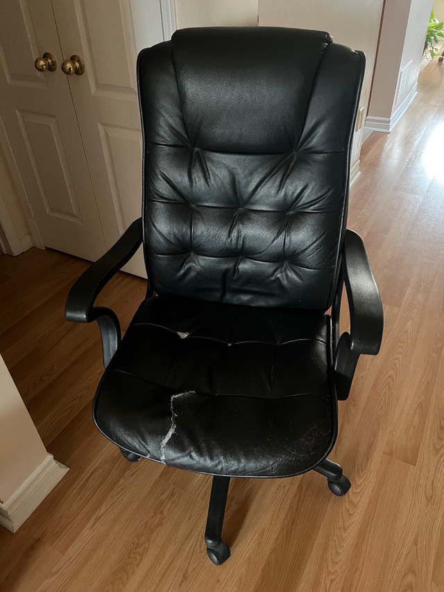 Computer Chair  in Chairs & Recliners in Markham / York Region