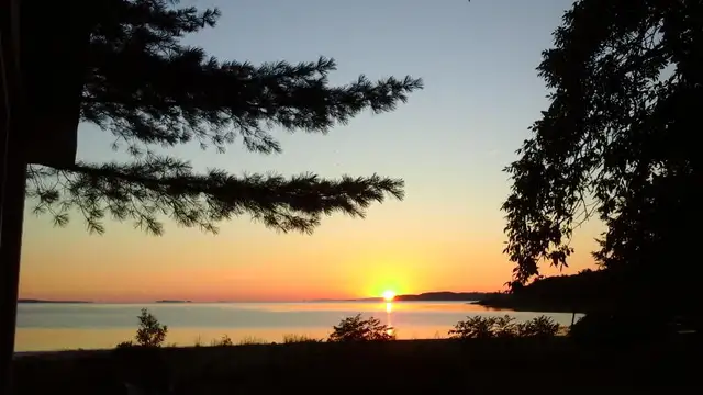CHALET à louer bord de l'eau  Fl. St-Laurent " QUEBEC "2026 in Quebec in Canada - Image 2