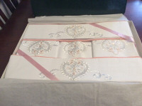 Damask embroidered sheet and pillowcase set