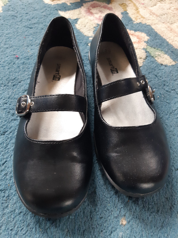 Girl dress shoes - size 12, size 2, size 3 in Kids & Youth in City of Halifax - Image 3
