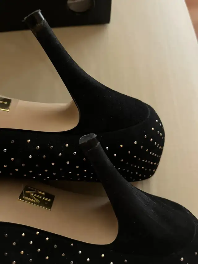 Women shoes in Women's - Shoes in City of Montréal - Image 8