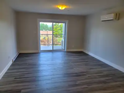 BRIGHT 2 BED/1 BATH APARTMENT FOR RENT – DEEP RIVER