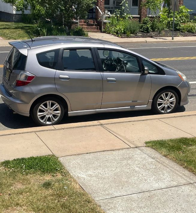 2009 Honda Fit Sport Hatchback 1 Owner in Cars & Trucks in City of Toronto