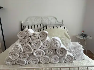 16 draps de bain blancs très grands et de grande qualité 6 serviettes à main 16 débarbouillettes Cer...