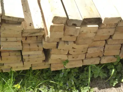 MATERIAUX - PLANCHES  de quatre pieds de long LD, View more