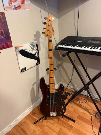 Squier classic vibe 70s P bass. Plays great. $500 OBO.