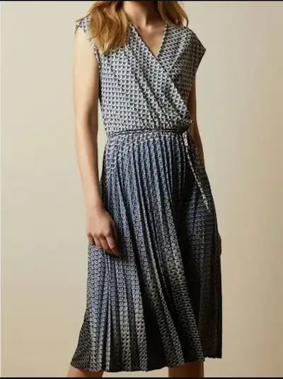 Beautiful and elegant Ted Baker dress in kimono style. Only wore once. It flows beautifully to your...