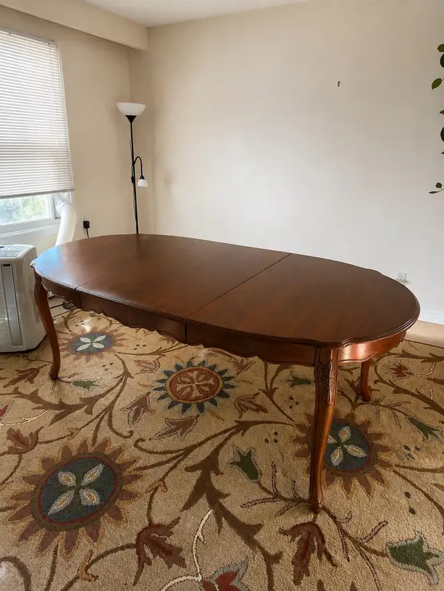 French Provincial Dining Table in Dining Tables & Sets in Mississauga / Peel Region - Image 4