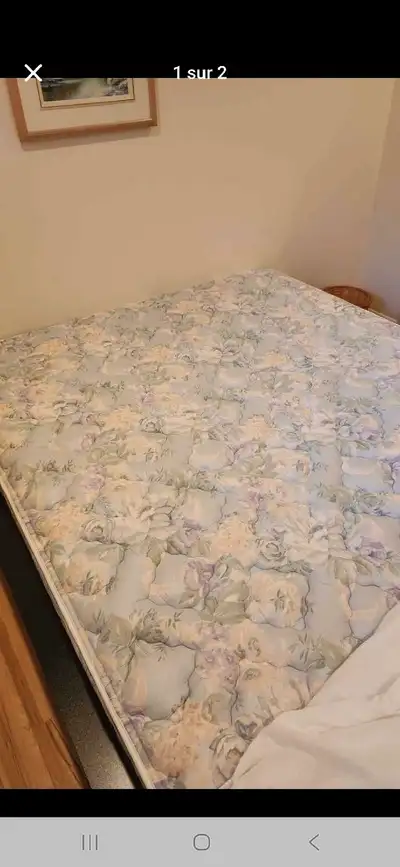 Matelas propre, pas de taches ni de déchirures Maison non-fumeur et sans animaux Base en mélanine no...