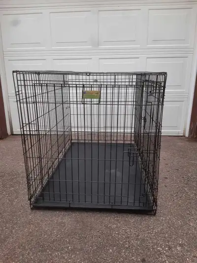 Cage pliable Extra large avec 2 portes et une séparation au besoin.. fraîchement lavée.. les taches...