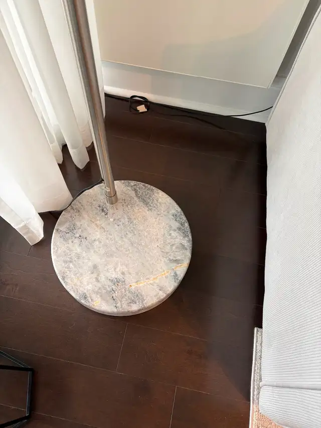 Lampe sur pied EQ3 in Indoor Lighting & Fans in Laval / North Shore - Image 3